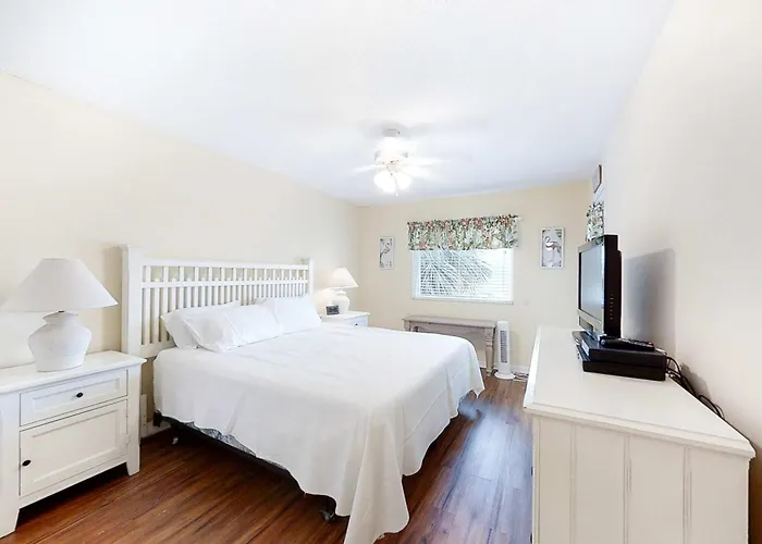 Sunny Gulf-front With Private Balcony Shared Outdoor Pool Great Views